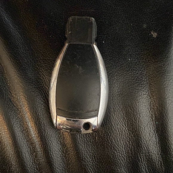 OEM Mercedes Benz key fob - Picture 2 of 2